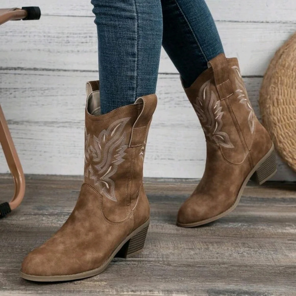Women's Brown Embroidered Western Ankle Boots, Cowboy Boots - Picture 2 of 7